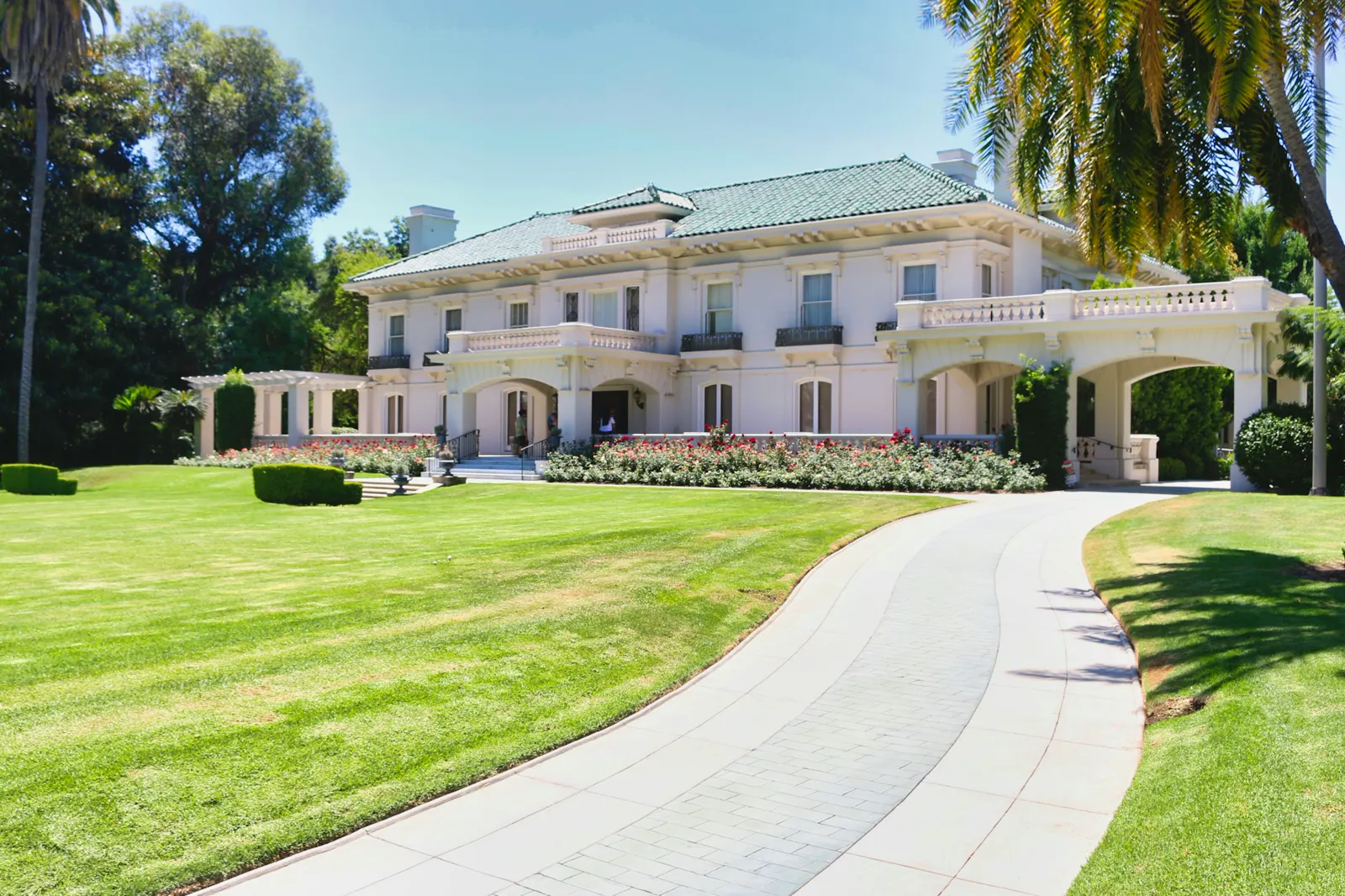 A Pasadena estate lawn and driveway
