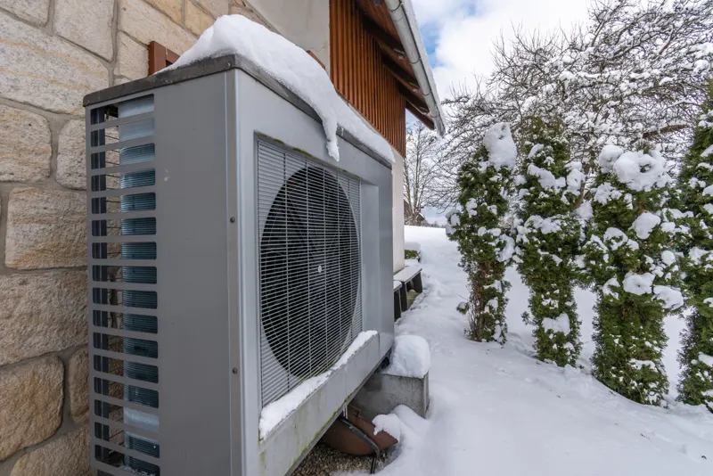 Heat pump outdoor unit running in winter